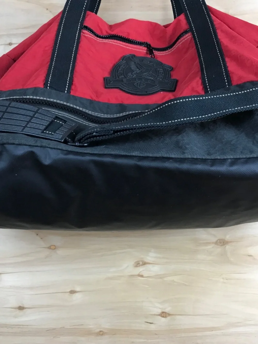 Vintage‎ Eddie Bauer Red Duffel Gym Bag Goose Logo Shoulder Strap w/Handles
